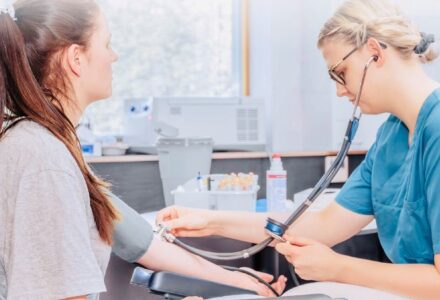 Blutdruckmessung Cardiologicum Herzklinik Ulm png