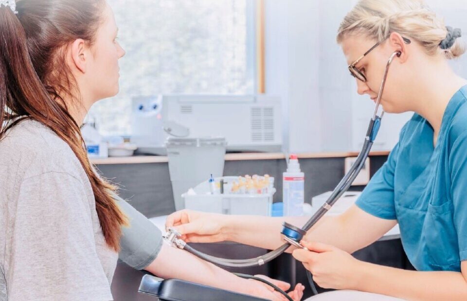 Blutdruckmessung Cardiologicum Herzklinik Ulm png